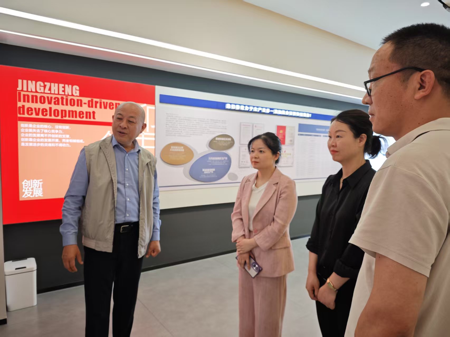 黄副区长来米兰官方版网站走访视察